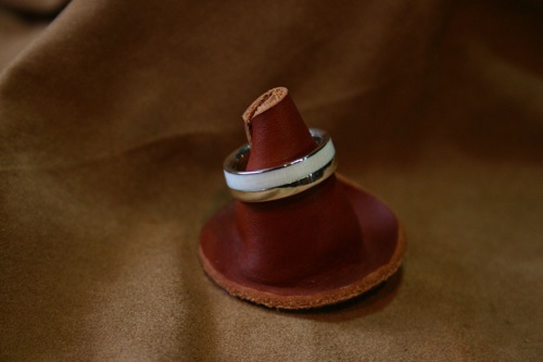 写真：アイボリー(象牙) RING