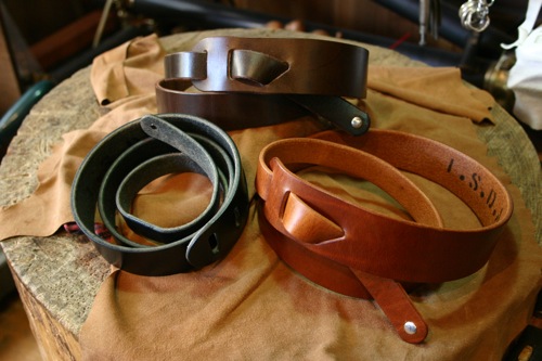 写真：buckle-less belt